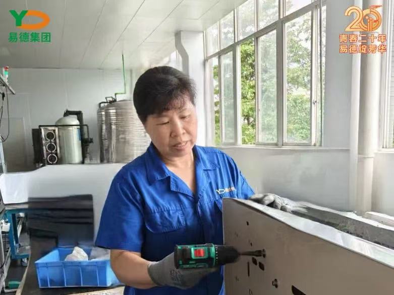 “易德青春 20 年”之奋斗者系列 | 车间里的 “平凡英雄