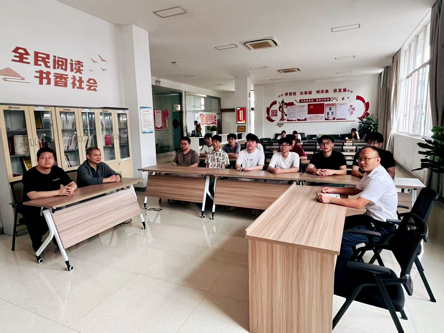 校企协同育英才 实践赋能新征程｜桂电材料与工程学院首批学子赴